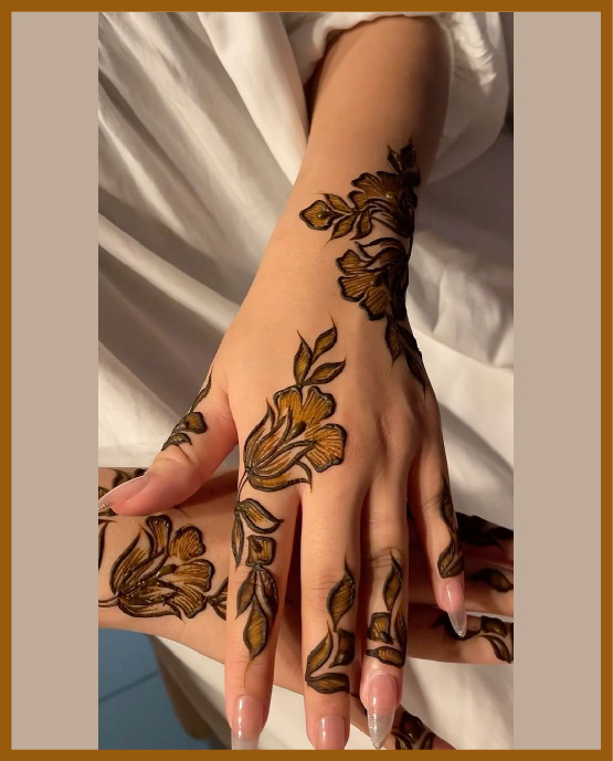 Light Aesthetic Floral Back Hand Mehndi For Elegant Look